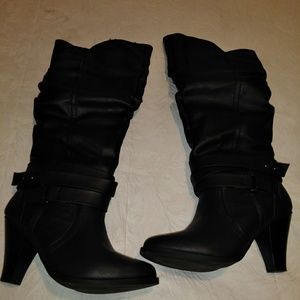 Black boots 🤑bundle shoes 2 for18